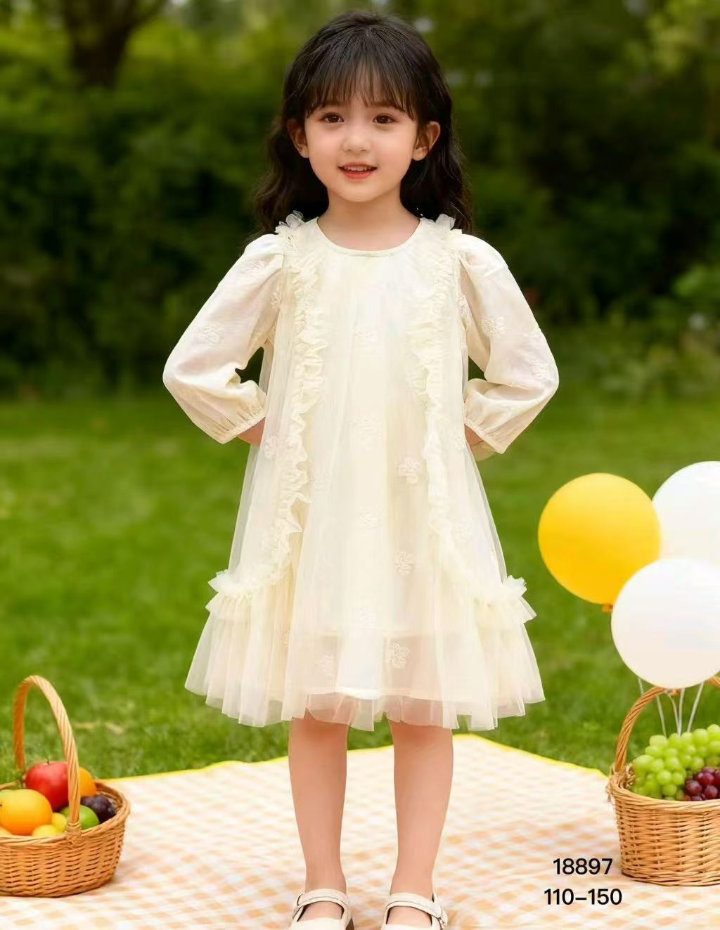 فستان تول مطرز بأكمام طويلة