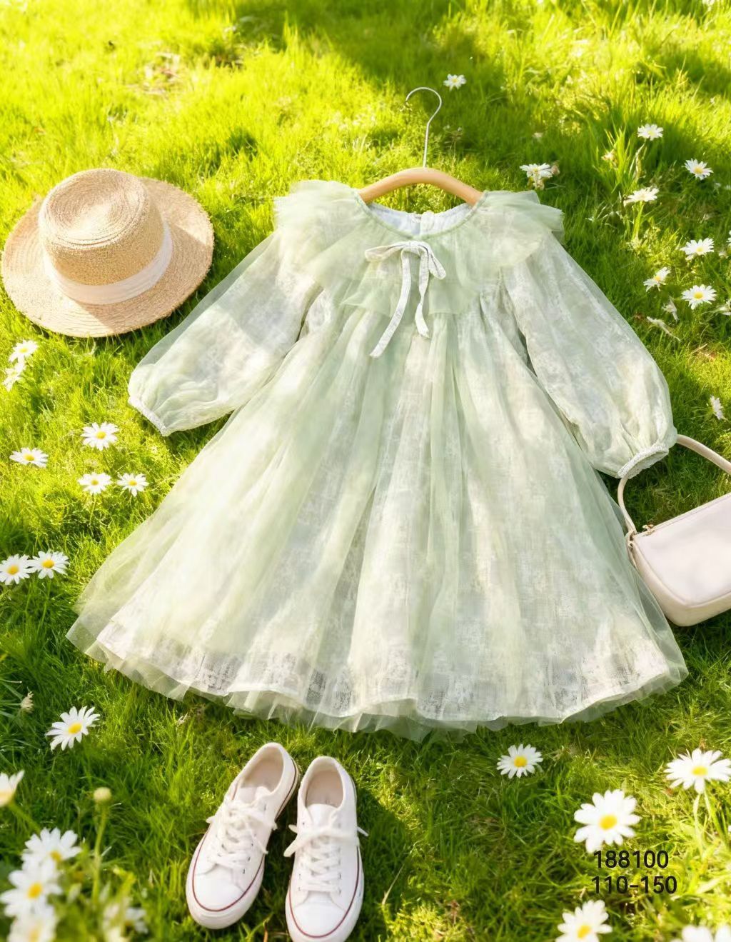 فستان بناتي بياقة كبيرة