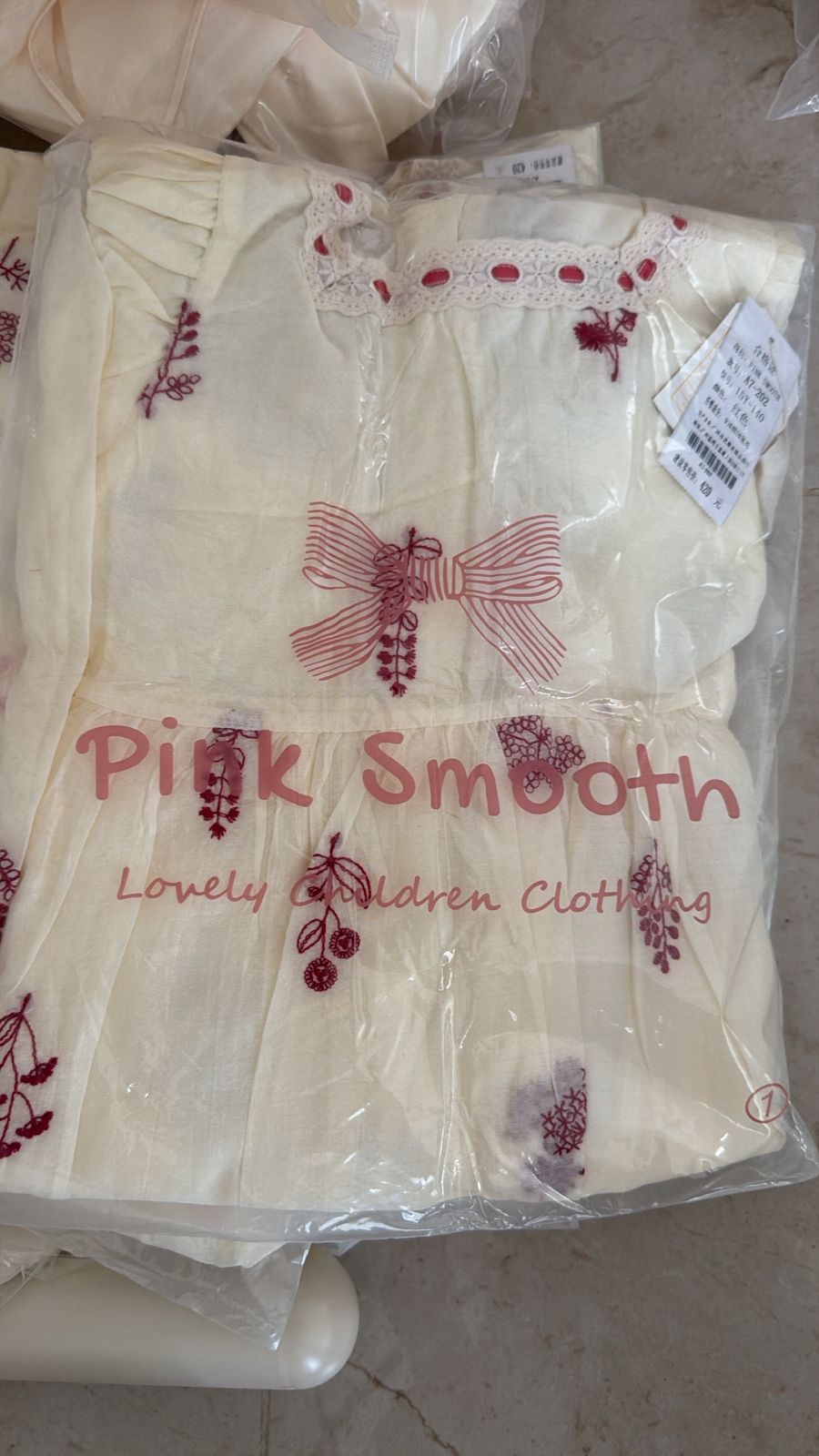 فستان منفوخ مطرز باللون الأزرق / الأحمر